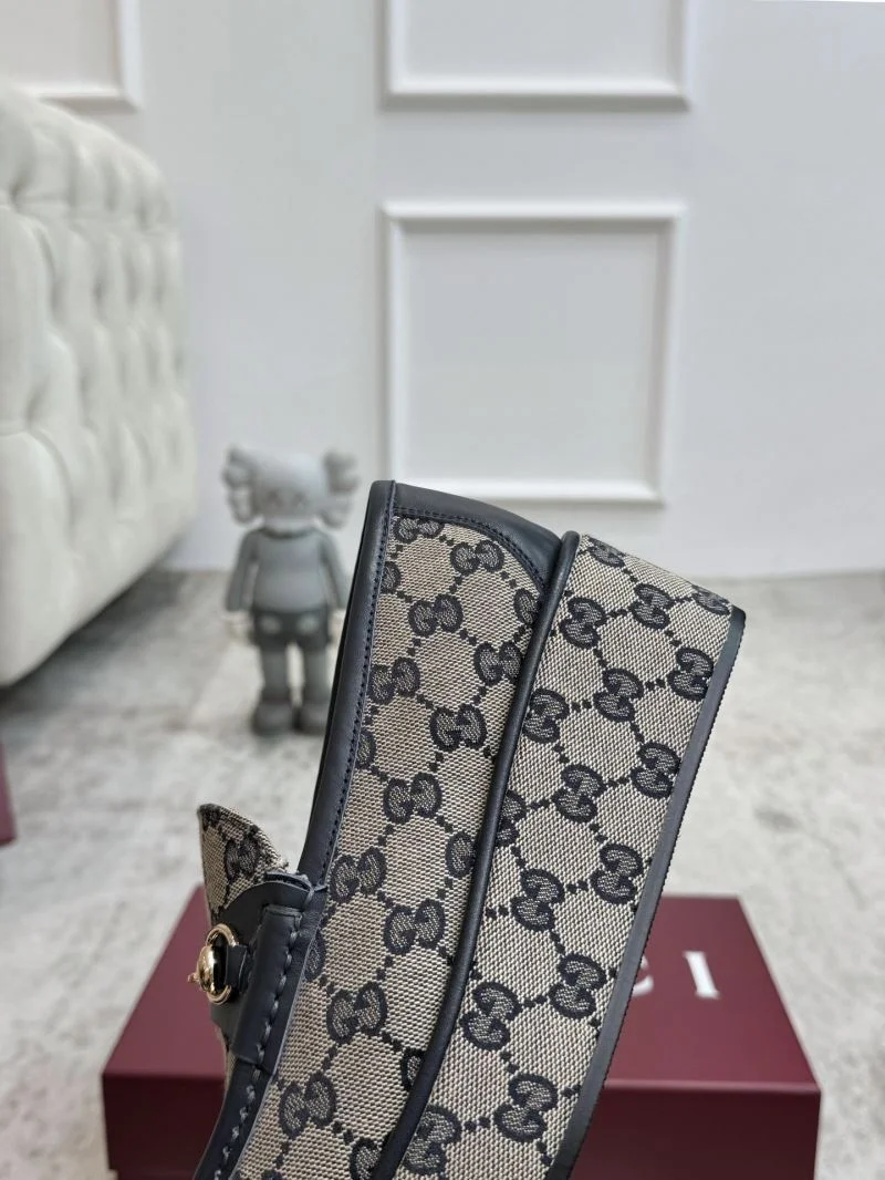 Gucci Low Shoes WellDesigned 24465