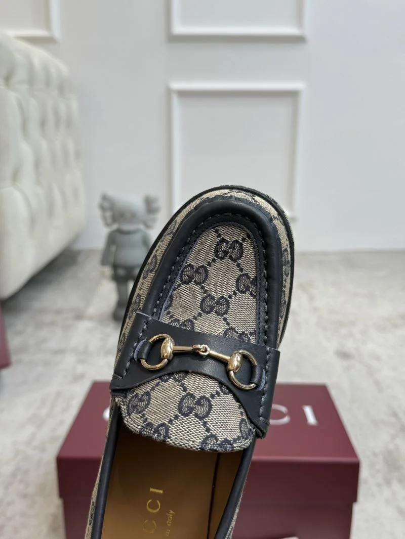 Gucci Low Shoes WellDesigned 24465