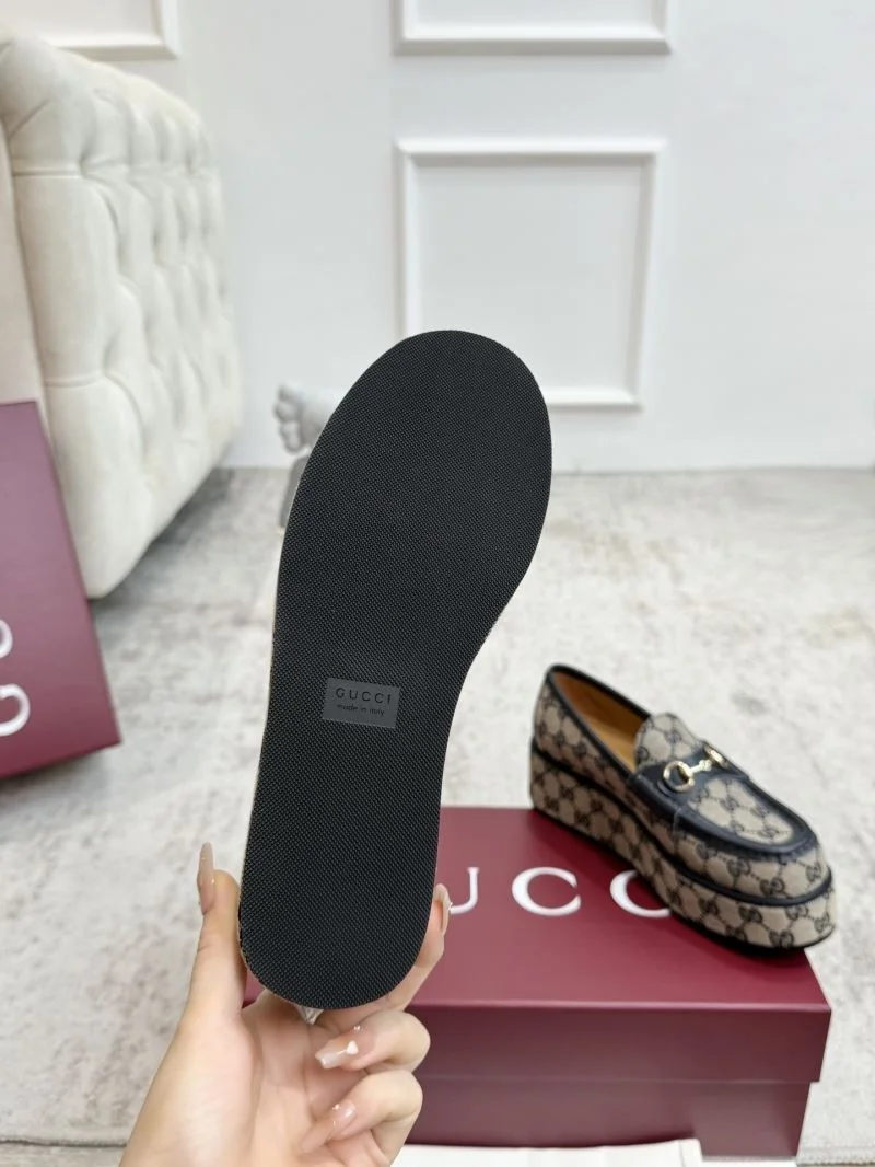 Gucci Low Shoes WellDesigned 24465