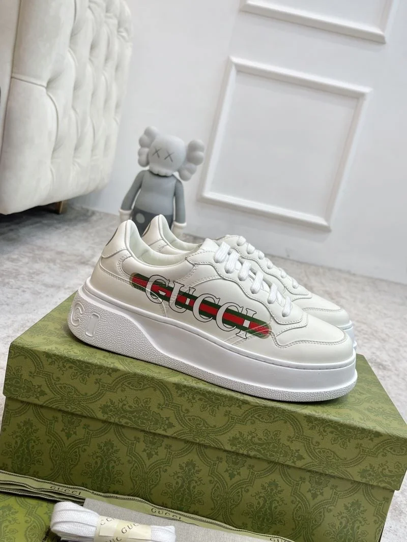 Sporty Gucci Low Shoes 24454