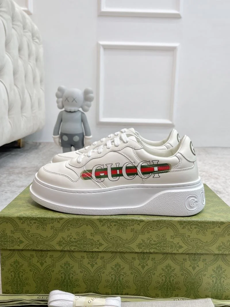 Sporty Gucci Low Shoes 24454