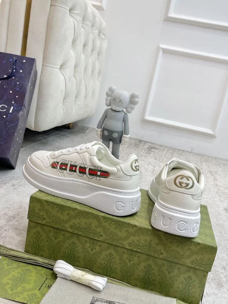 Sporty Gucci Low Shoes 24454