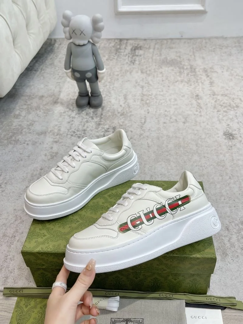 Sporty Gucci Low Shoes 24454