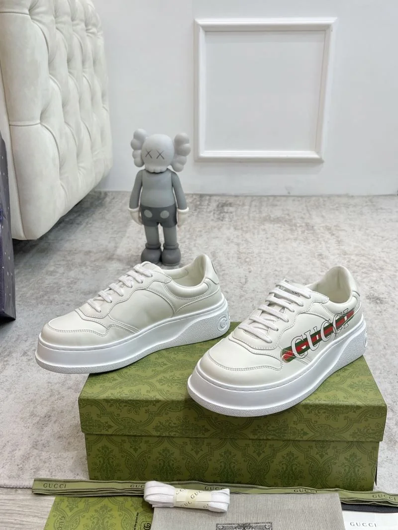 Sporty Gucci Low Shoes 24454