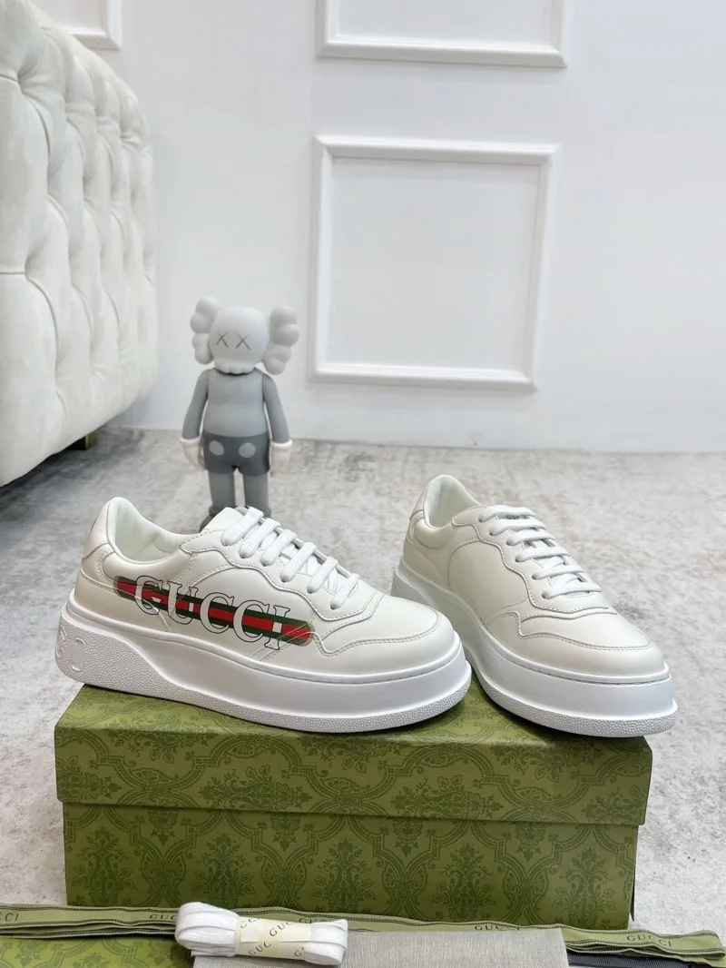Sporty Gucci Low Shoes 24454