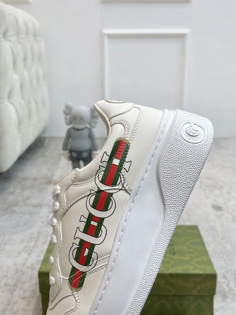 Sporty Gucci Low Shoes 24454