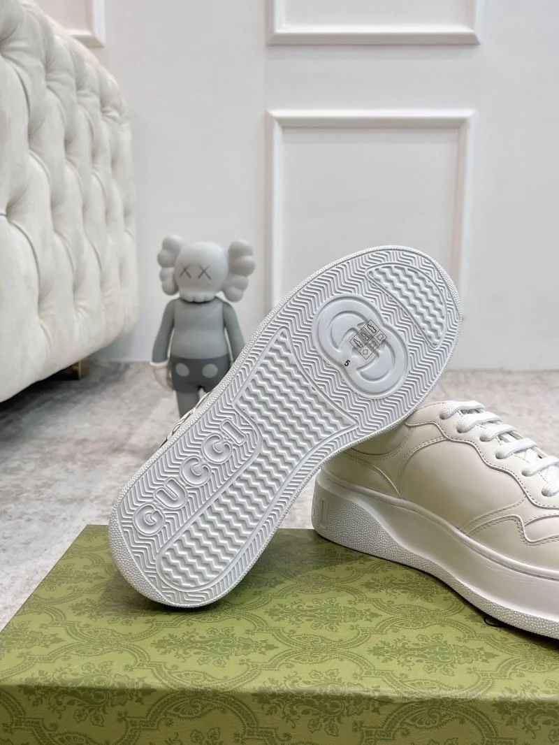 Sporty Gucci Low Shoes 24454