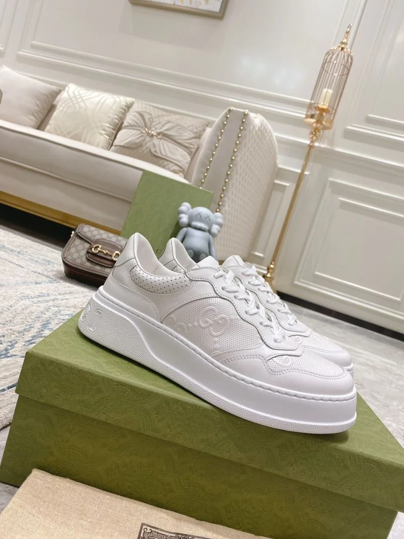 Fashionable Gucci Low Shoes 24444