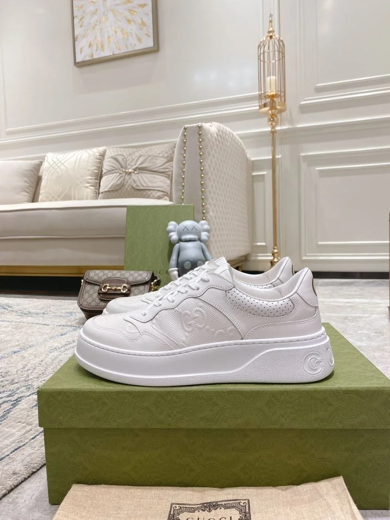 Fashionable Gucci Low Shoes 24444