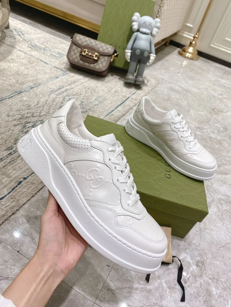 Fashionable Gucci Low Shoes 24444