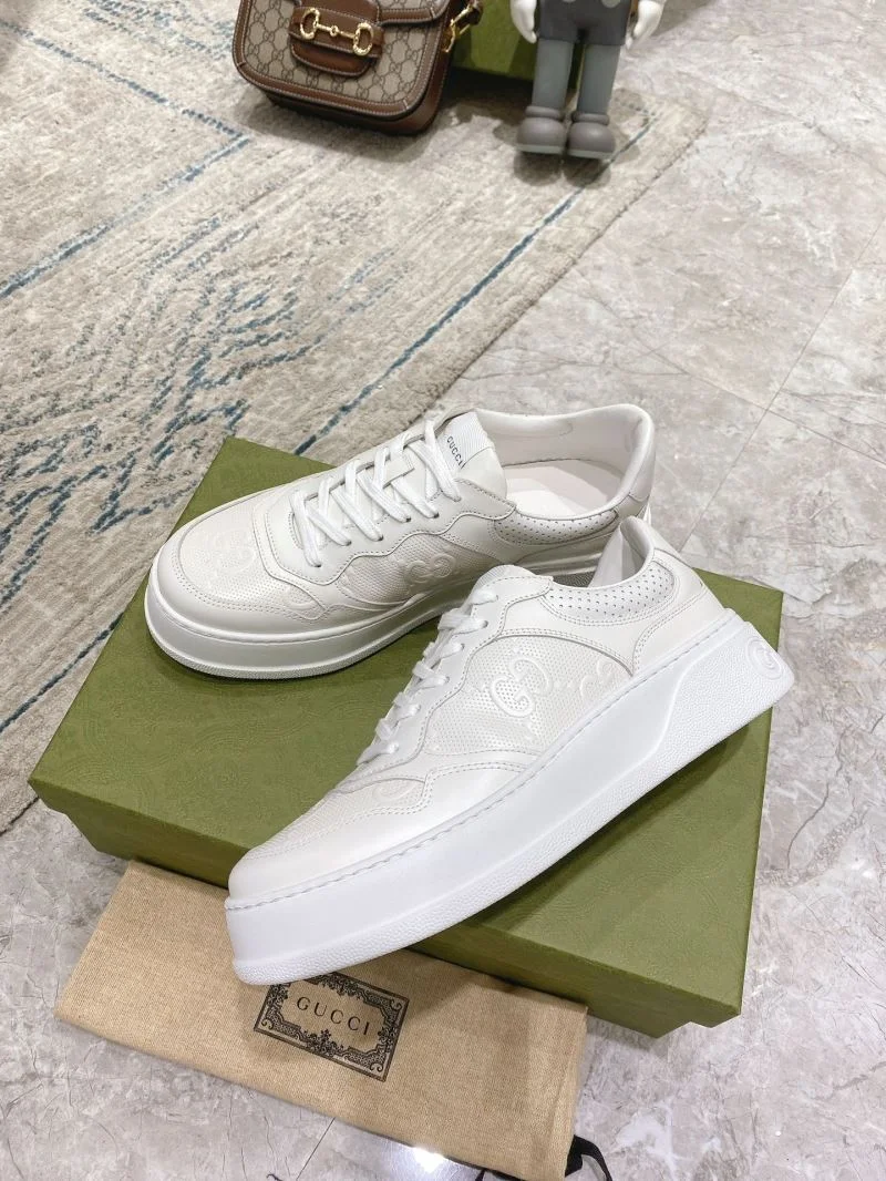 Fashionable Gucci Low Shoes 24444