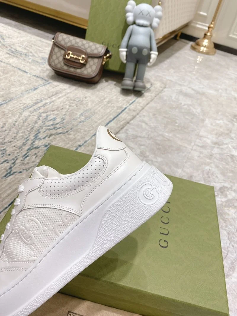 Fashionable Gucci Low Shoes 24444