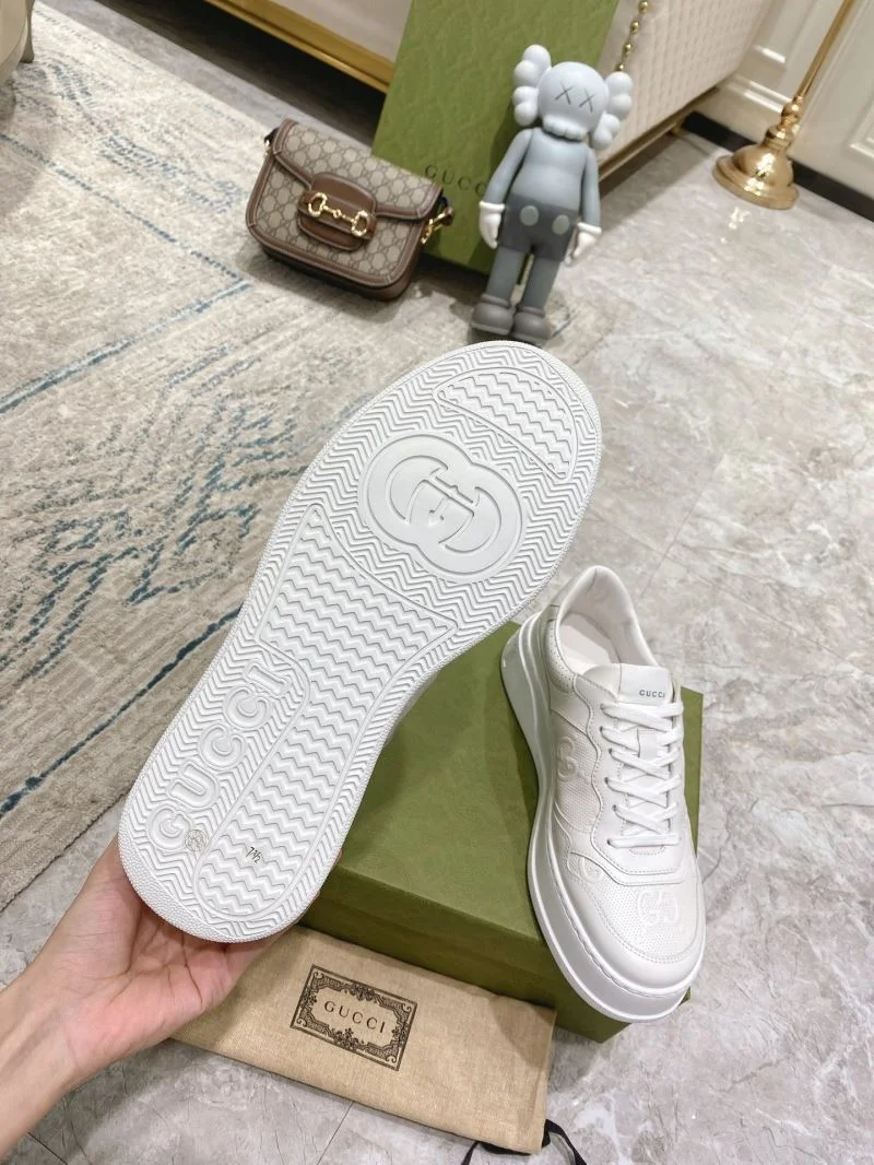Fashionable Gucci Low Shoes 24444