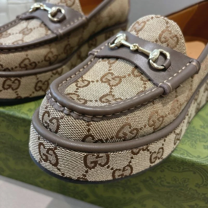 Tailored Gucci Low Shoes 24450