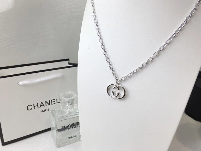 WaterResistant Gucci Necklaces 245951