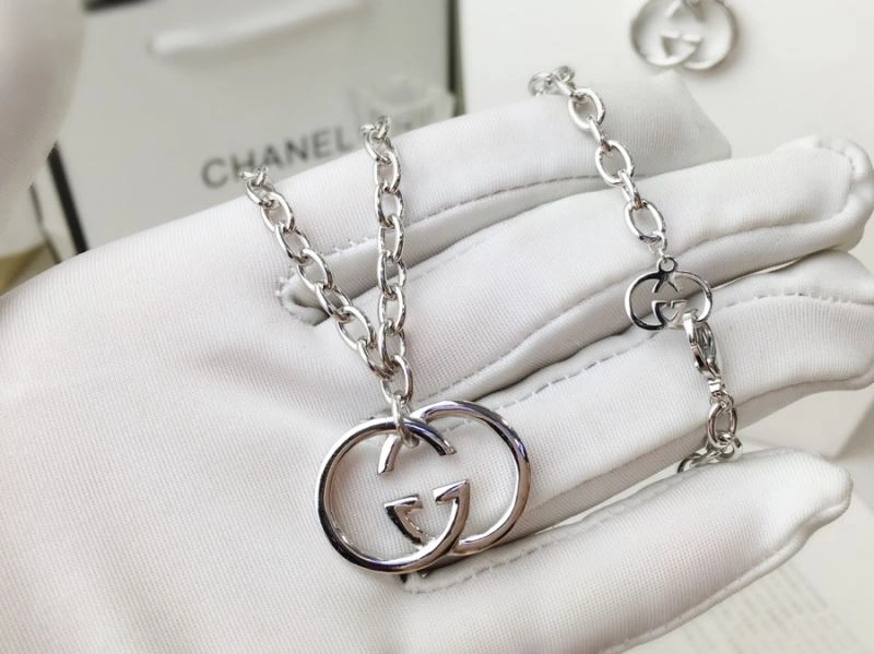 WaterResistant Gucci Necklaces 245951