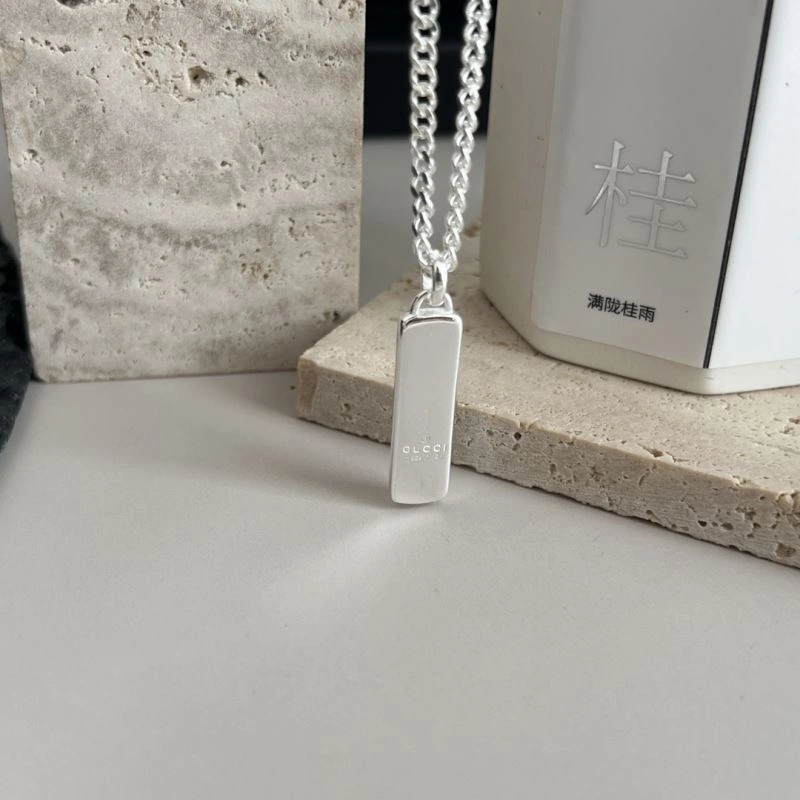 Gucci Necklaces Sleek 246530