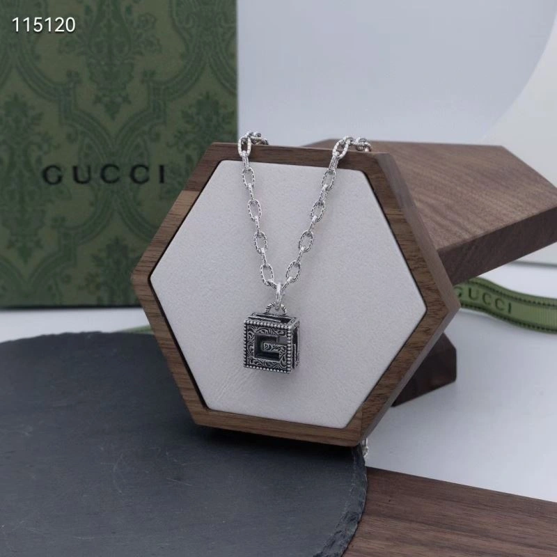 RelaxedFit Gucci Necklaces 246154