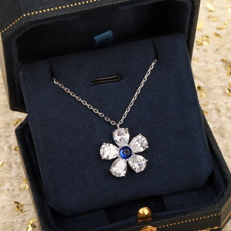 Snug Gucci Necklaces 246136