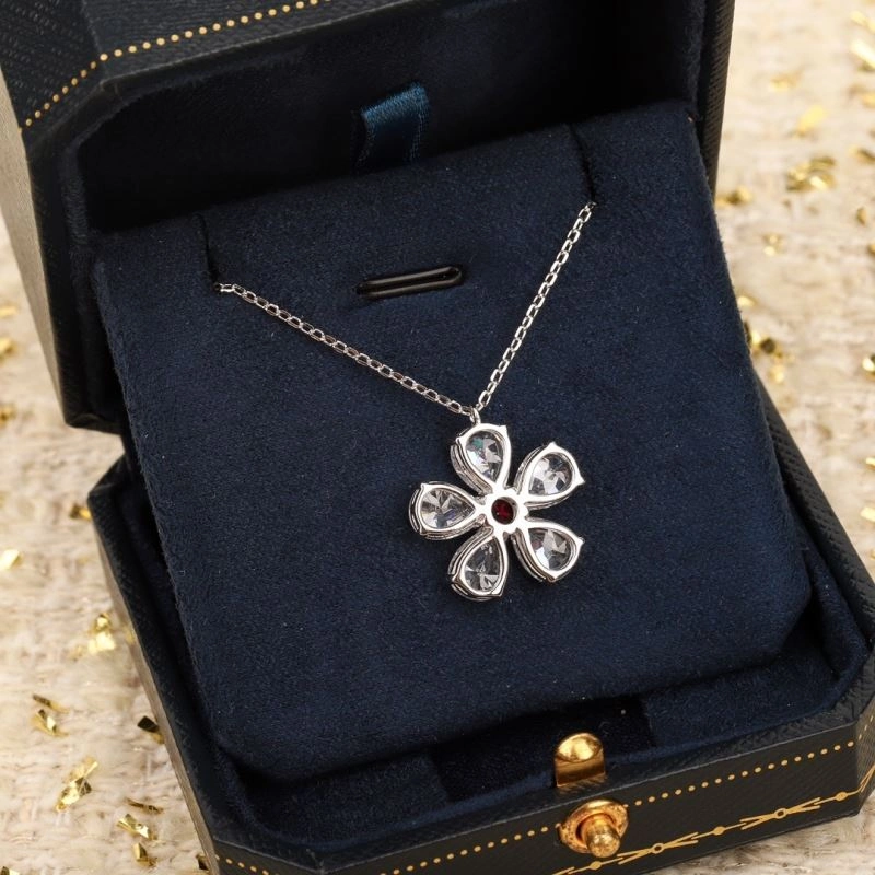 Snug Gucci Necklaces 246136