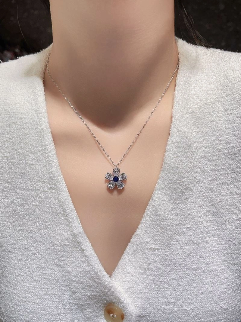 Snug Gucci Necklaces 246136