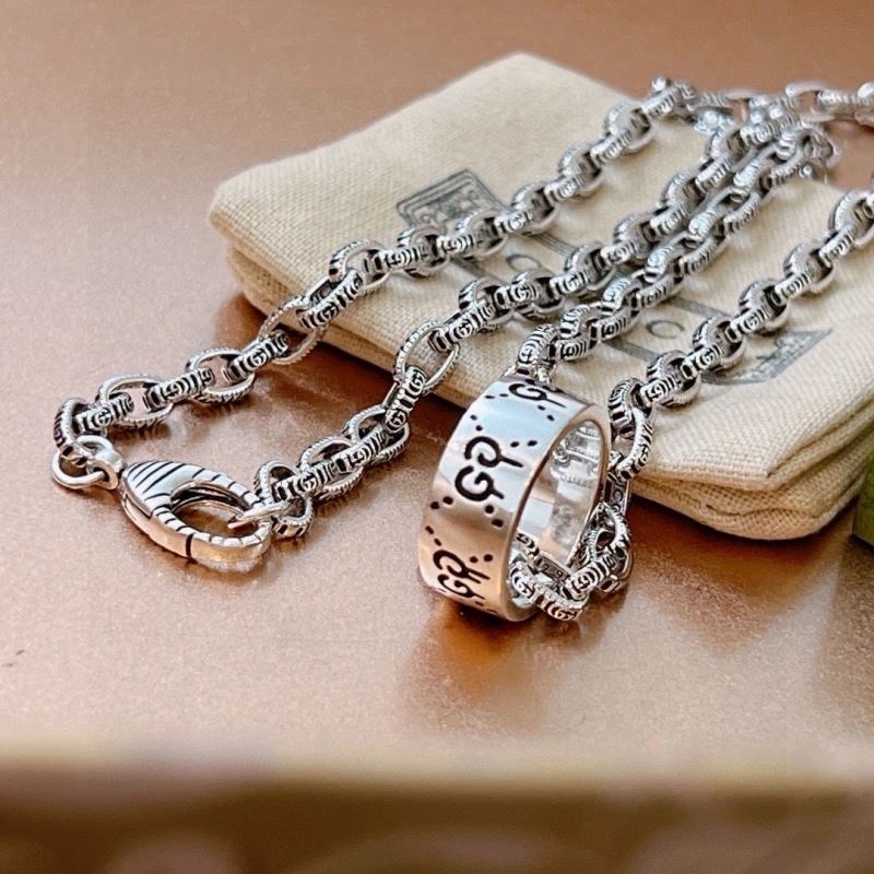 Gucci Necklaces Lightweight 246101