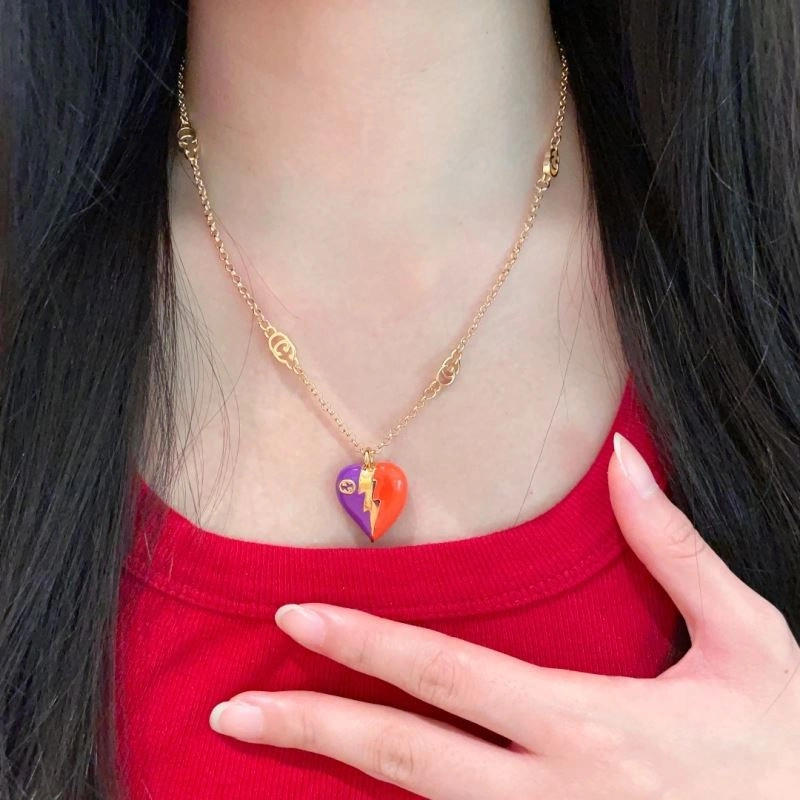 Snug Gucci Necklaces 245606