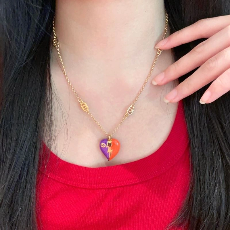 Snug Gucci Necklaces 245606