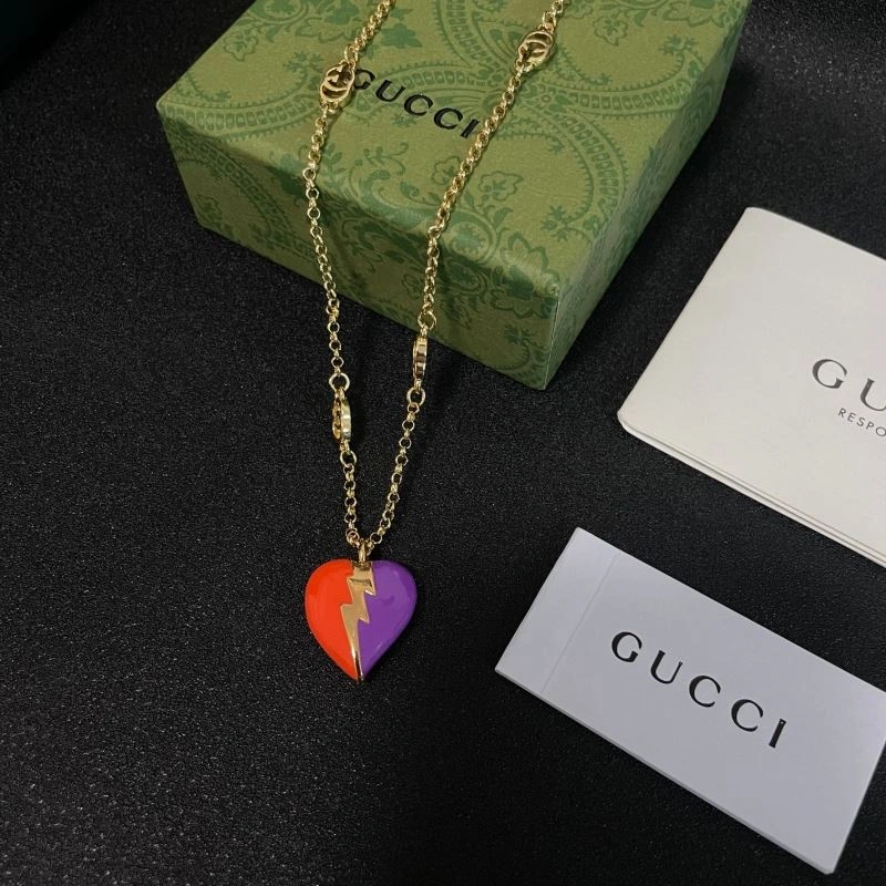 Snug Gucci Necklaces 245606
