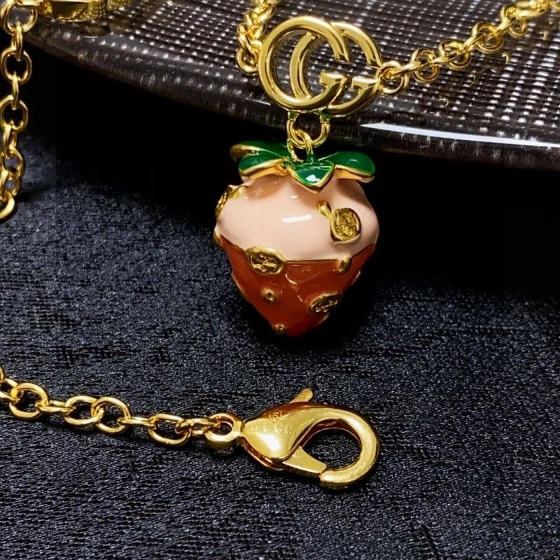 Compact Gucci Necklaces 244337