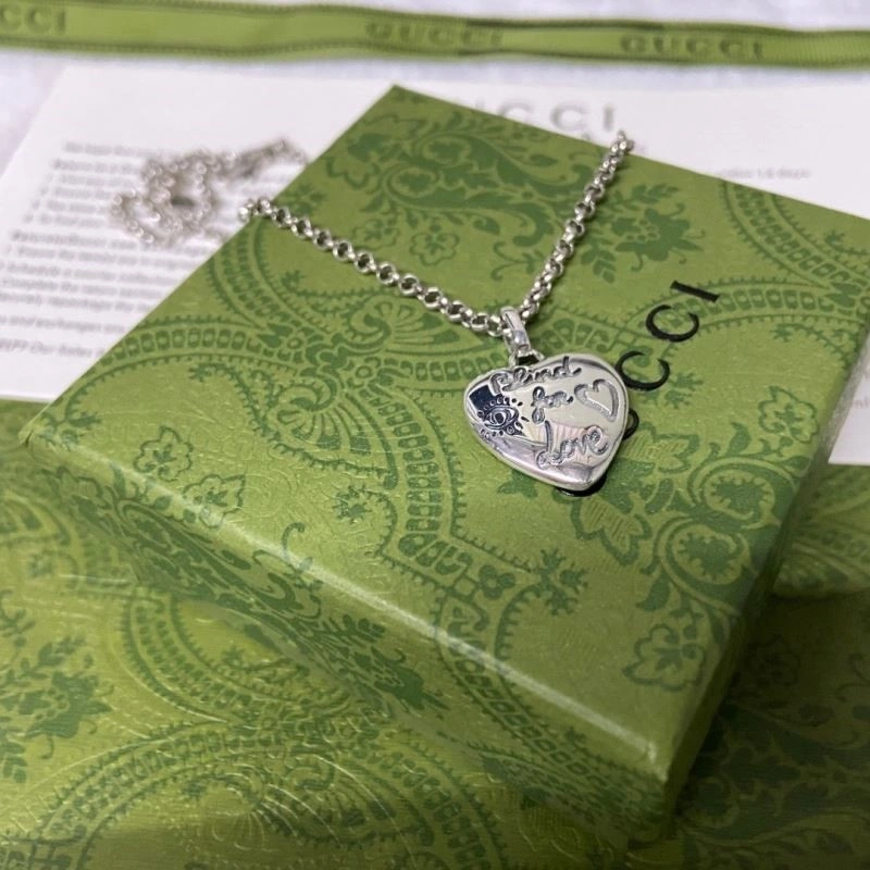 Versatile Gucci Necklaces 244308
