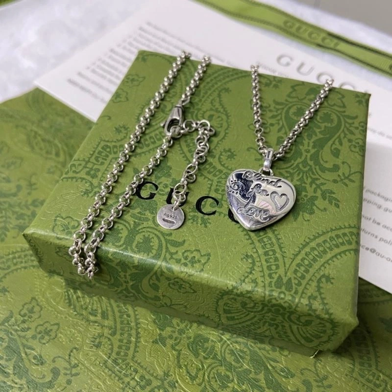 Versatile Gucci Necklaces 244308
