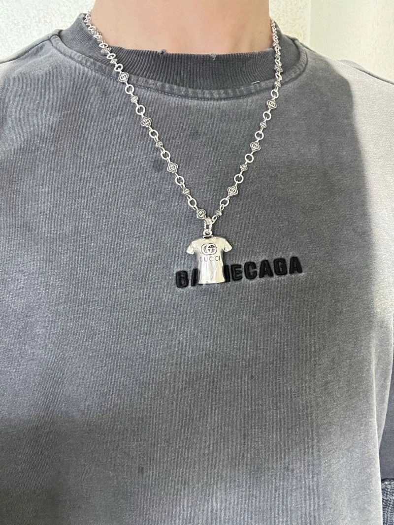 Sporty Gucci Necklaces 244302