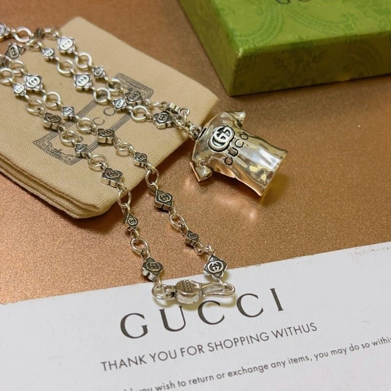 Sporty Gucci Necklaces 244302