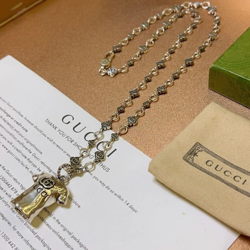 Sporty Gucci Necklaces 244302