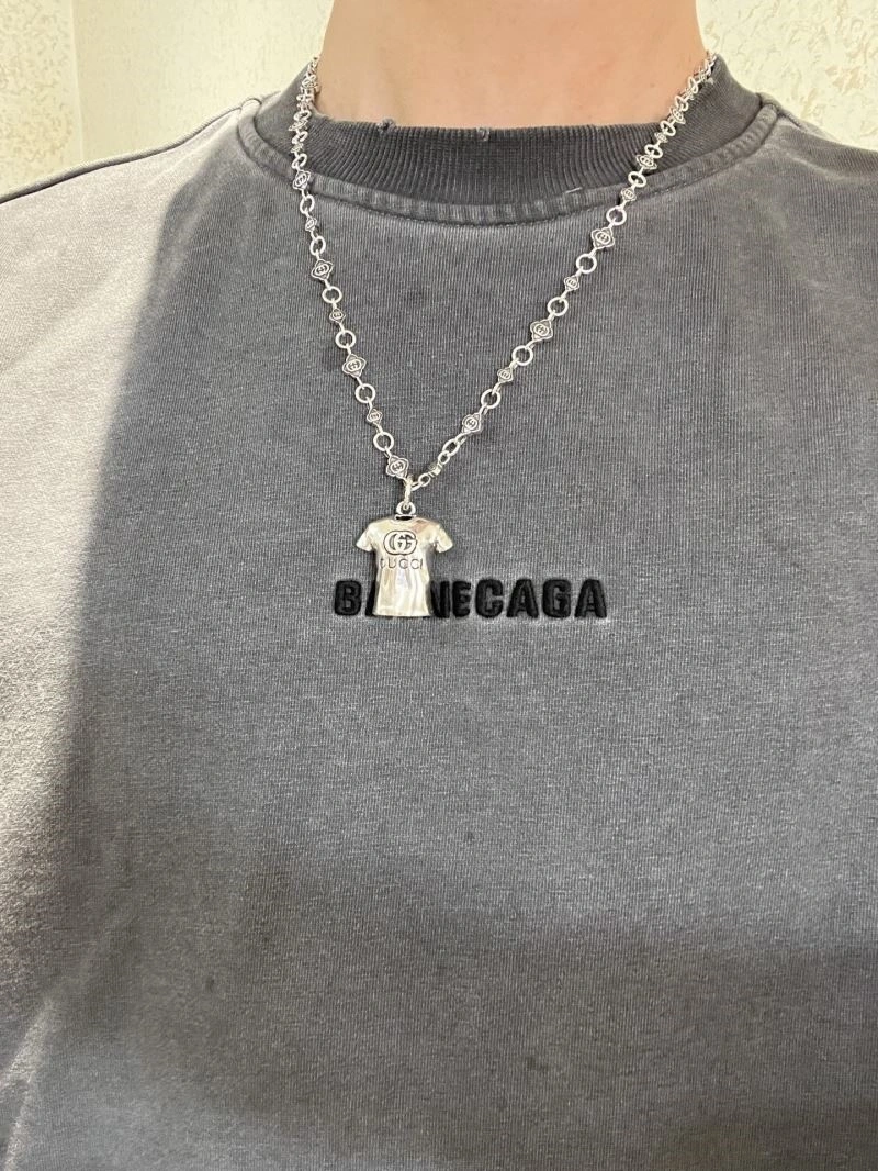 Sporty Gucci Necklaces 244302