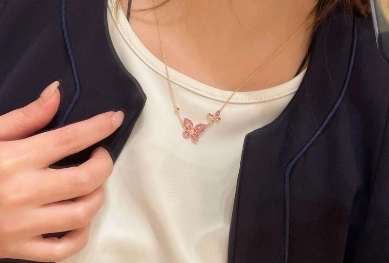 Supportive Gucci Necklaces 244250