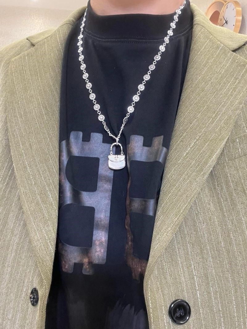 Elegant Gucci Necklaces 244208