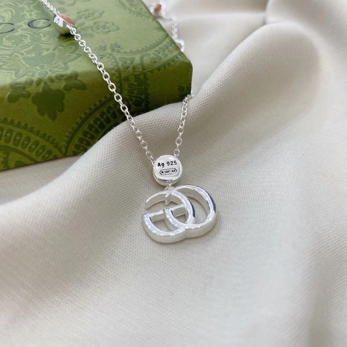 Contemporary Gucci Necklaces 243709