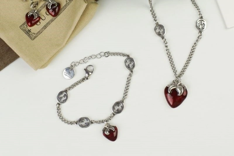 Attractive Gucci Necklaces 243678