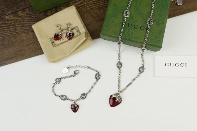 Attractive Gucci Necklaces 243678