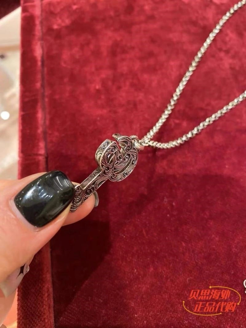 Elegant Gucci Necklaces 243643