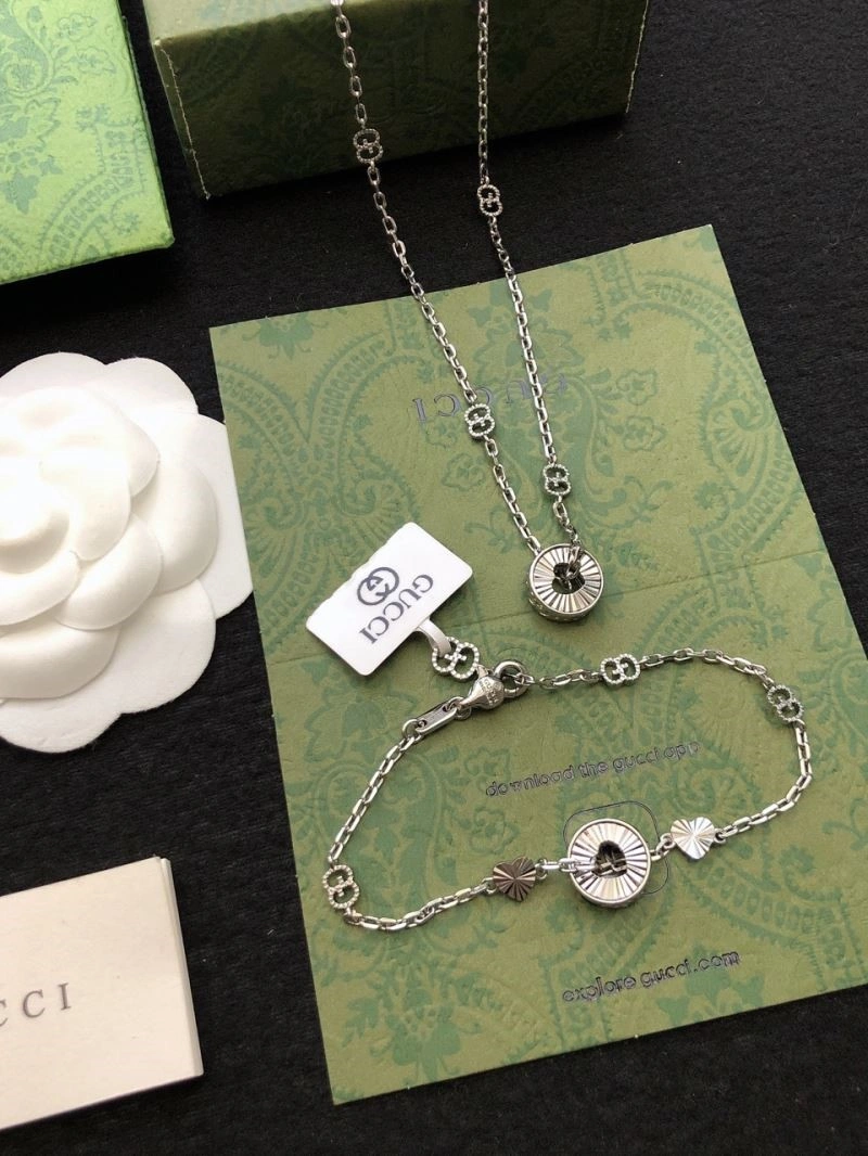 Stylish Gucci Necklaces 243646