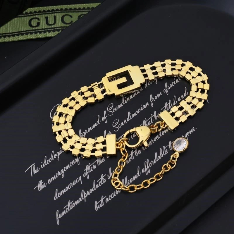 Vibrant Gucci Necklaces 243654