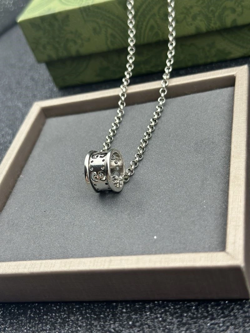 Sporty Gucci Necklaces 243605