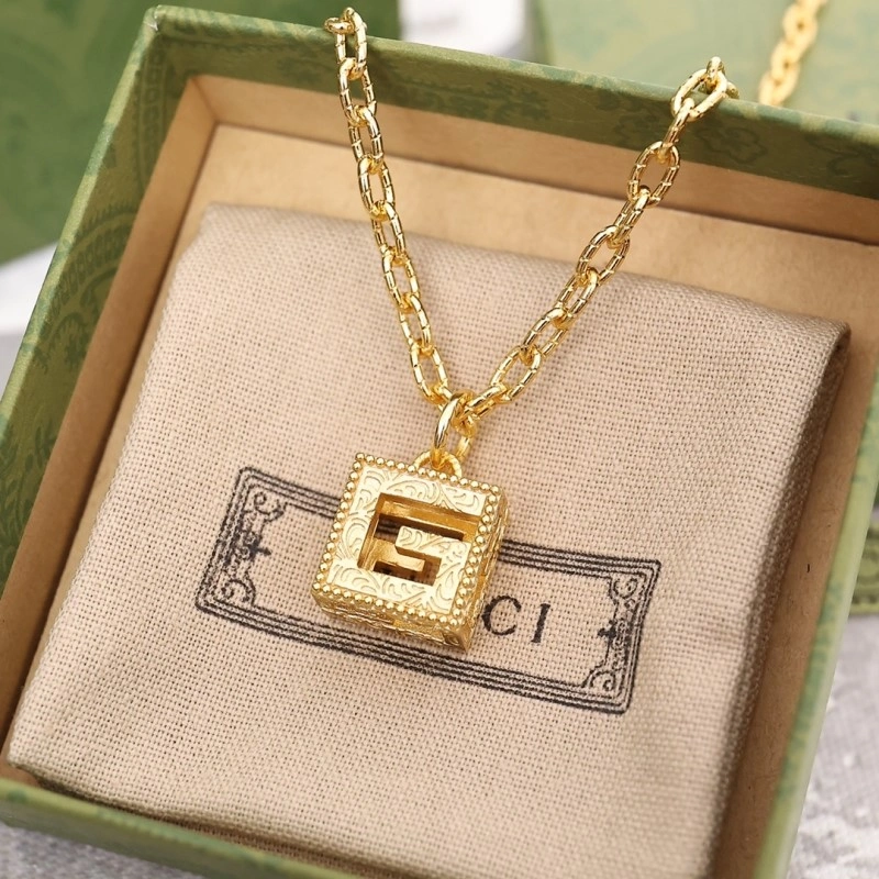 Sleek Gucci Necklaces 243571