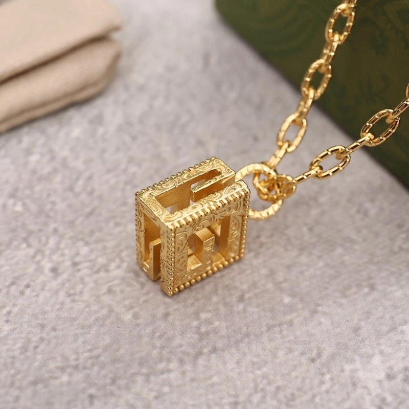 Sleek Gucci Necklaces 243571