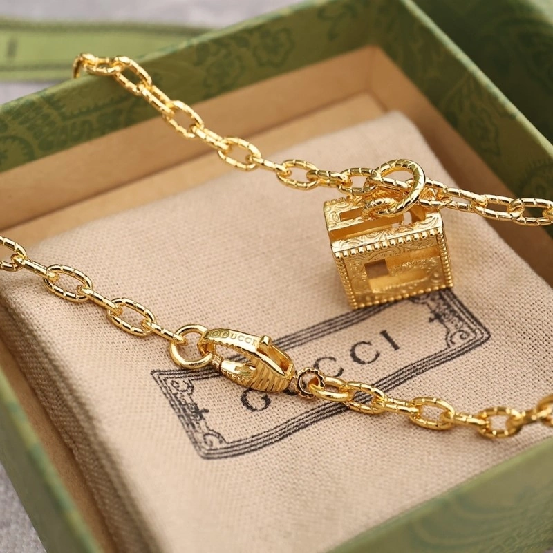Sleek Gucci Necklaces 243571