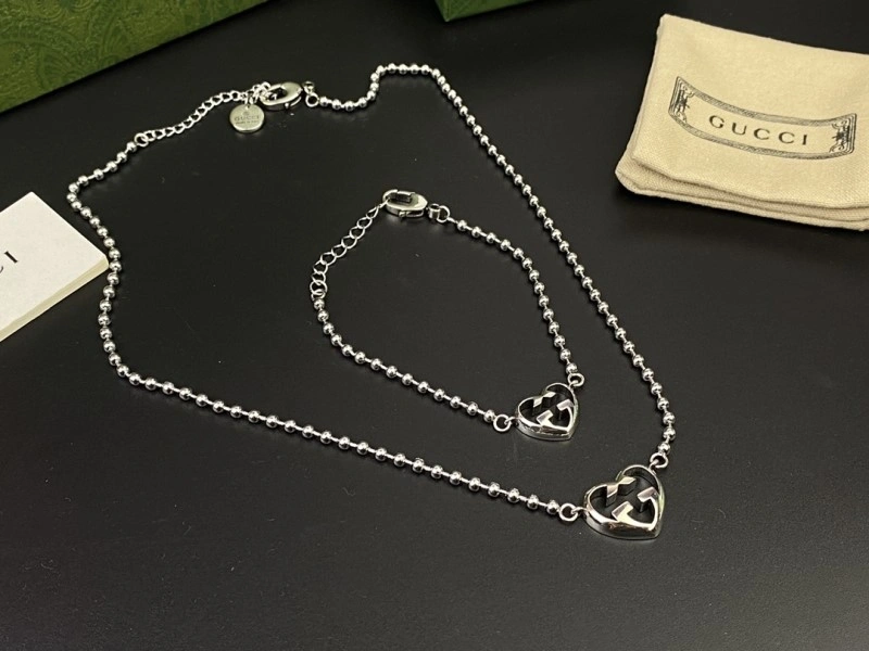 WaterResistant Gucci Necklaces 243561