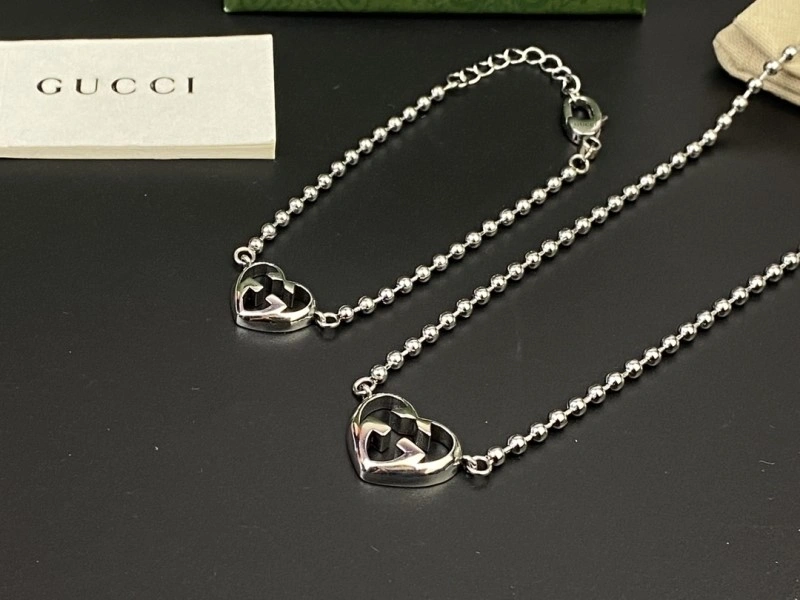 WaterResistant Gucci Necklaces 243561